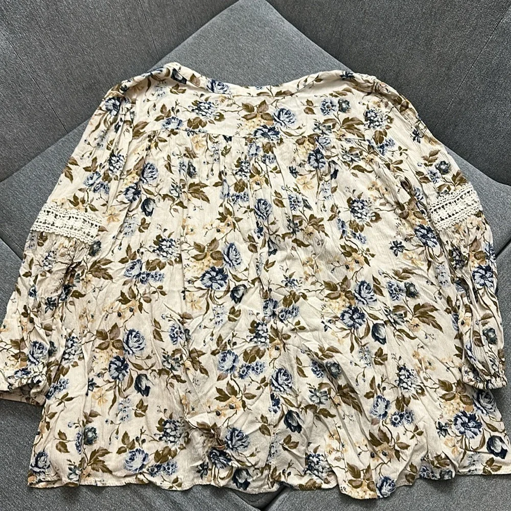 American Eagle Size Small Oversized Babydoll Shirt/Lace, Blue, Yellow,Tan Floral